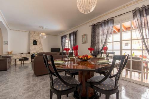 Villa Pan With Private Heated Pool