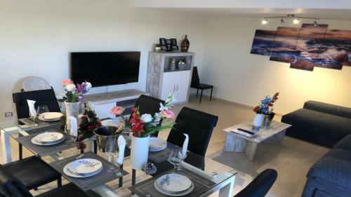 Excepcional Chalet Adosado De Lujo "vente Al Para�so"