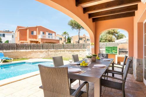 Itsasalde 3 Bedroom Villa, Cala'n Blanes