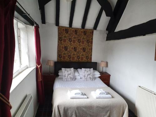 Old Court Hotel & Suites