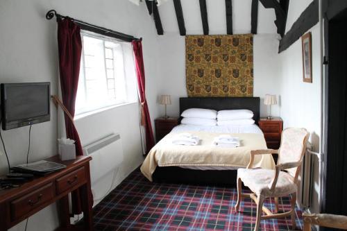 Old Court Hotel & Suites