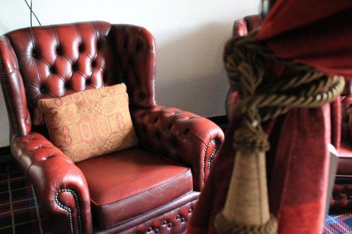 Old Court Hotel & Suites