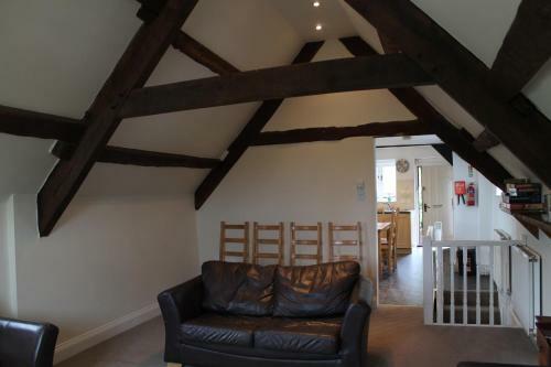 Old Court Hotel & Suites