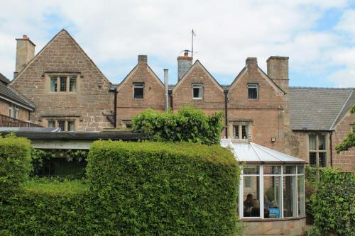 Old Court Hotel & Suites
