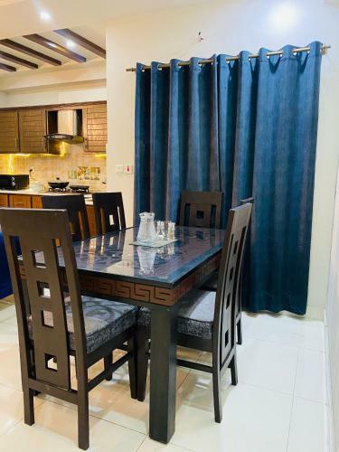 2 Bed Luxury Apartment E11 For Family