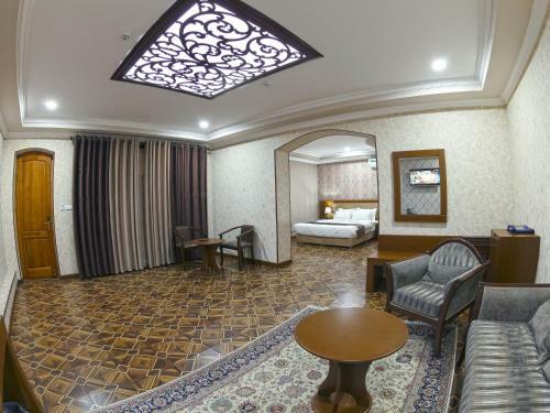 Hotel Caravan Plaza
