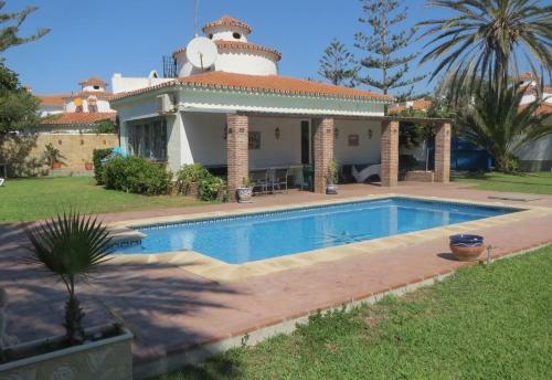Beach Front Villa For 10 People