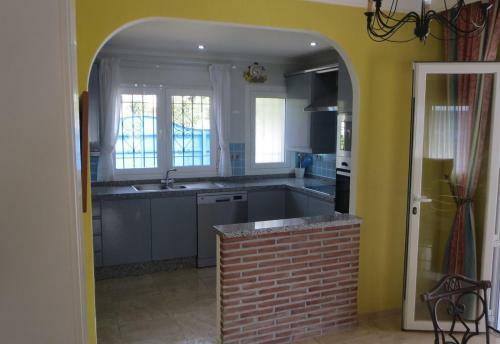Beach Front Villa For 10 People