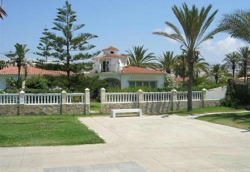 Beach Front Villa For 10 People