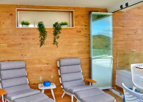 Sunny Beach Apartment In Calaceite