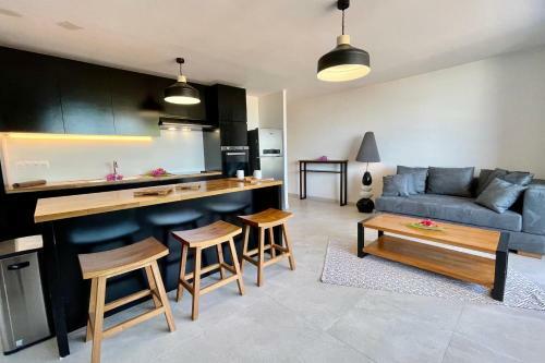 Vaianu Flat Between The City And The Beach