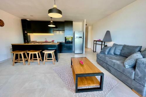 Vaianu Flat Between The City And The Beach