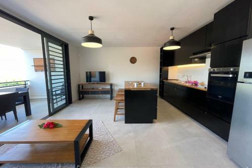 Vaianu Flat Between The City And The Beach