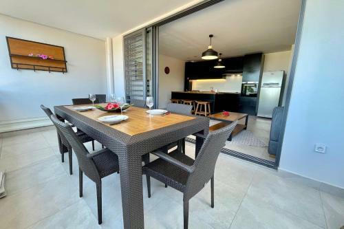 Vaianu Flat Between The City And The Beach