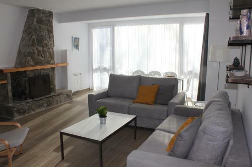 Apartamento Amplio Y Acogedor, En Plaza de Pradollano
