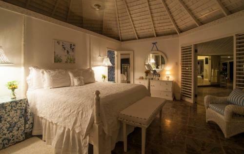 4 Bed Beachfront Villa