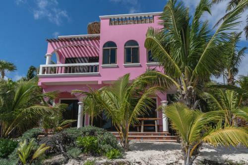 Beachfront House Ocean View Balcony Sun Beds & Garden Nice Amenities