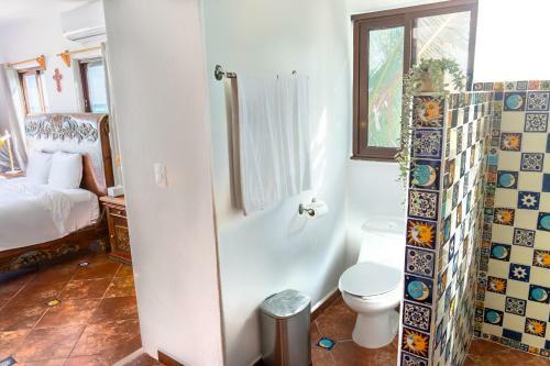 Beachfront House Ocean View Balcony Sun Beds & Garden Nice Amenities