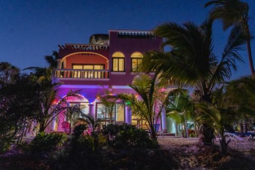 Beachfront House Ocean View Balcony Sun Beds & Garden Nice Amenities