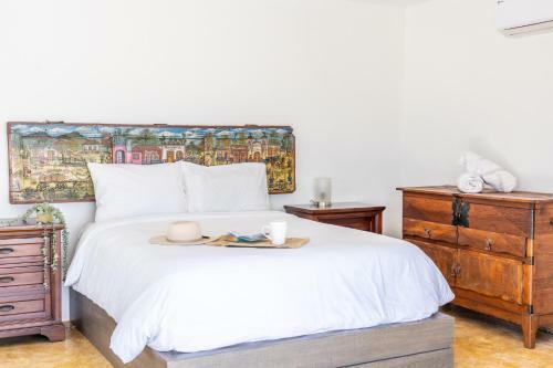 Beachfront House Ocean View Balcony Sun Beds & Garden Nice Amenities