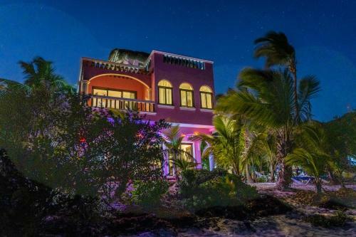 Beachfront House Ocean View Balcony Sun Beds & Garden Nice Amenities