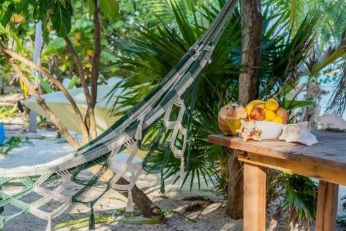 Beachfront House Ocean View Balcony Sun Beds & Garden Nice Amenities