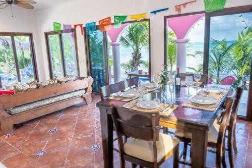 Beachfront House Ocean View Balcony Sun Beds & Garden Nice Amenities