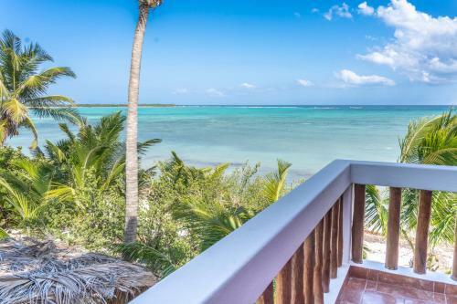 Beachfront House Ocean View Balcony Sun Beds & Garden Nice Amenities