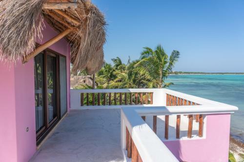 Beachfront House Ocean View Balcony Sun Beds & Garden Nice Amenities