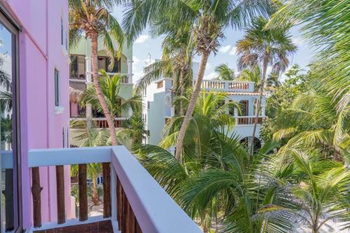 Beachfront House Ocean View Balcony Sun Beds & Garden Nice Amenities