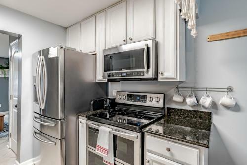 Sunny Midtown Cottage- Midtown Mobile