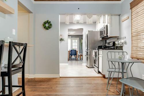 Sunny Midtown Cottage- Midtown Mobile