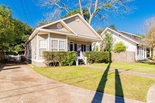 Hazel's Happy Hideaway- Midtown Mobile!
