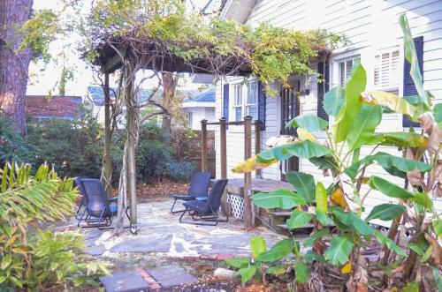 Perfectly Modern Craftsman- Close To Everything!