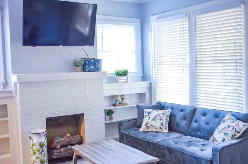 Perfectly Modern Craftsman- Close To Everything!