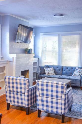 Perfectly Modern Craftsman- Close To Everything!