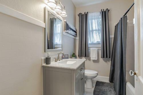 Haute On Hannon- Midtown Cottage!