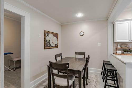 Haute On Hannon- Midtown Cottage!