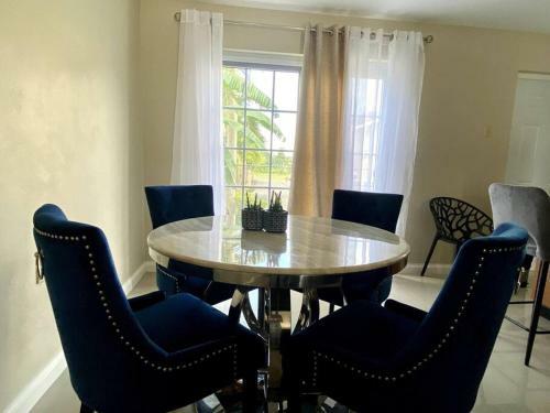 Paradise Heaven Is A Cheerful 2 Bedroom Townhouse
