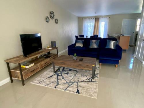 Paradise Heaven Is A Cheerful 2 Bedroom Townhouse