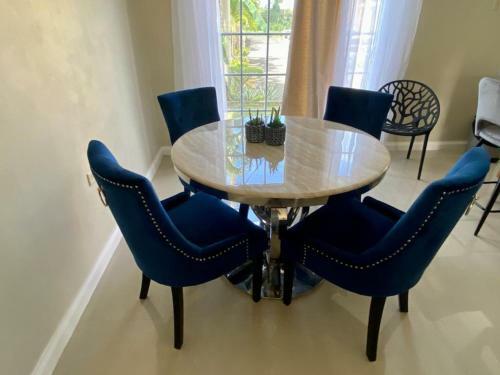 Paradise Heaven Is A Cheerful 2 Bedroom Townhouse