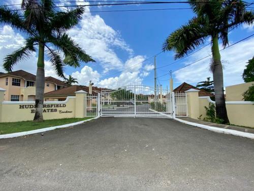 Paradise Heaven Is A Cheerful 2 Bedroom Townhouse