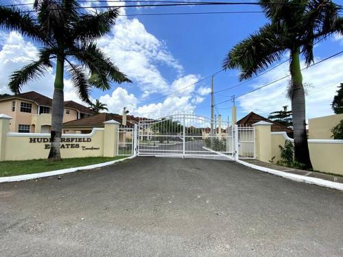Paradise Heaven Is A Cheerful 2 Bedroom Townhouse