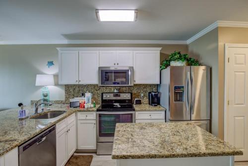 Immaculate Condo Prime Orange Beach Location With Spectacular Views