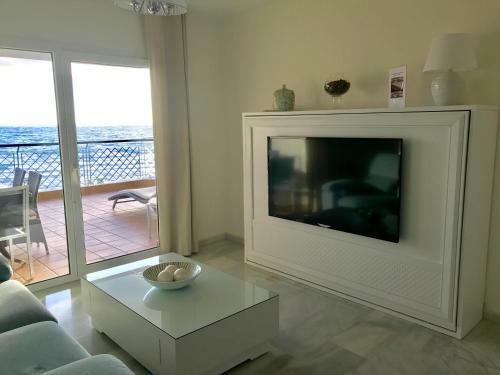 Mi Capricho C16 Beachfront Apartment