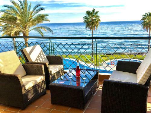 Mi Capricho C16 Beachfront Apartment
