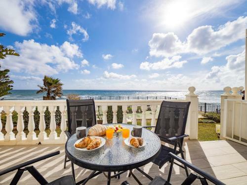 Apartment On Beach Mijas