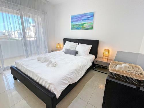 Apartamento 2br Seaview Apt In Prime Location 1 Min From Sea