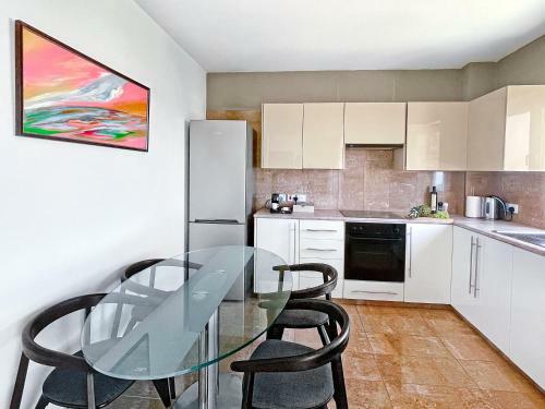 Apartamento 2br Seaview Apt In Prime Location 1 Min From Sea