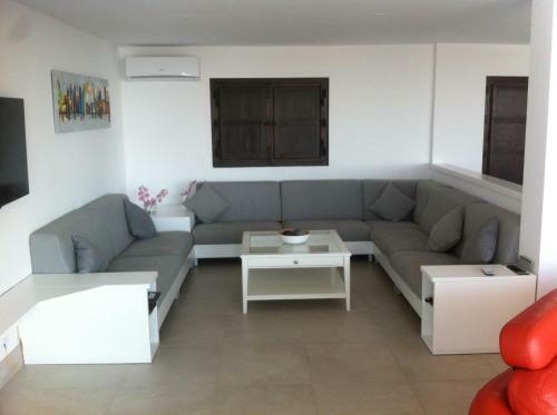 Luxury Villa With Heated Pool For 12 To 14 People